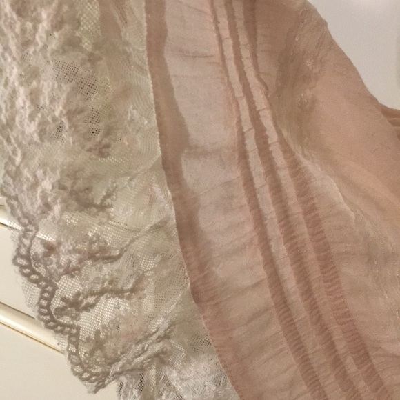 Cottagecore Ruffles and Lace Top - Picture 9 of 9